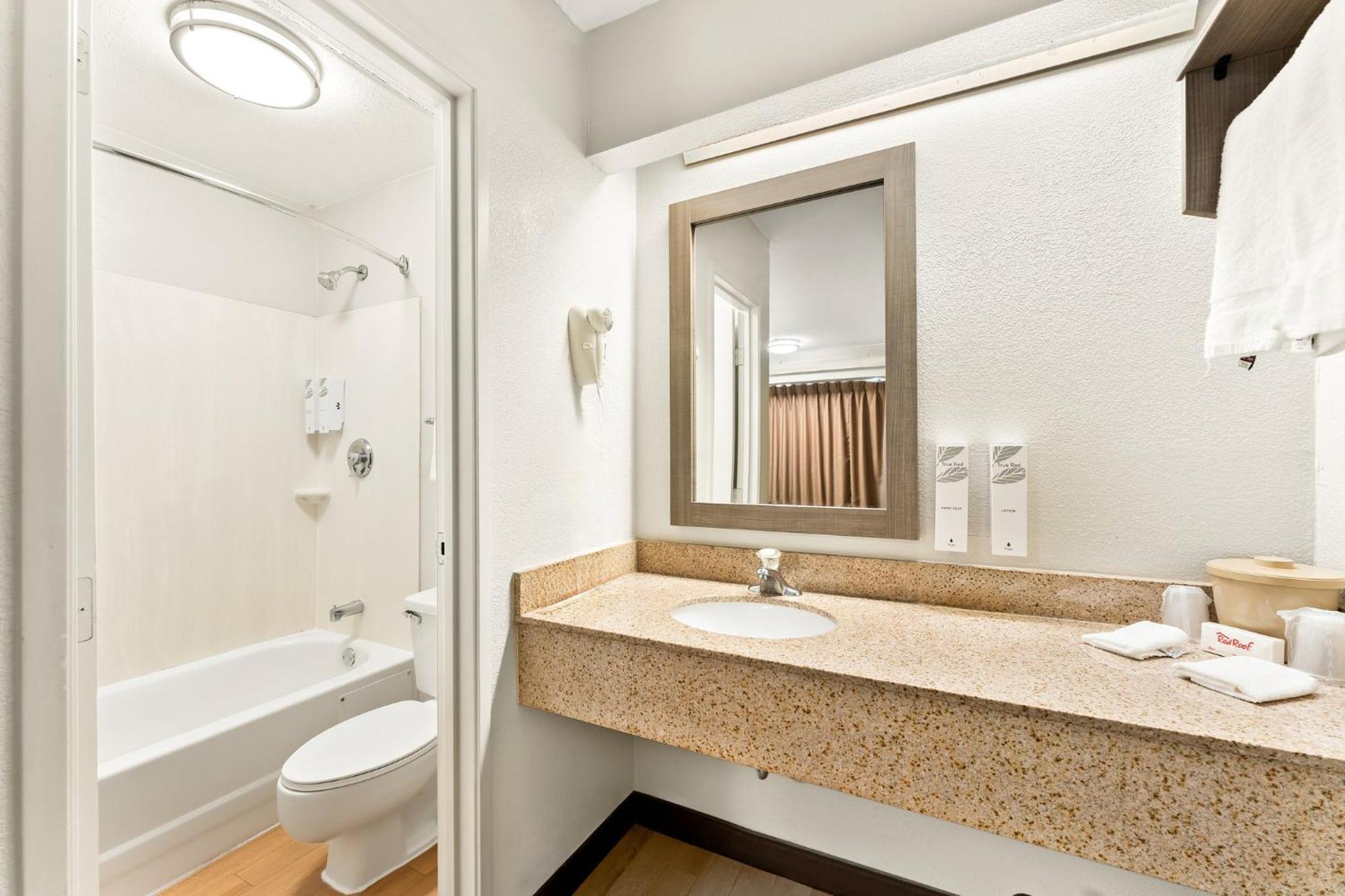 Red Roof Inn Allentown Airport Εξωτερικό φωτογραφία